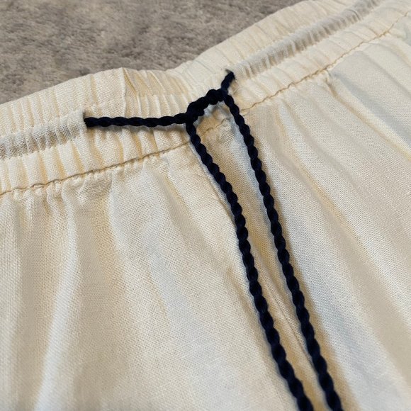 Old Navy Mid-Rise Linen-Blend Shorts for Women - Picture 3 of 10